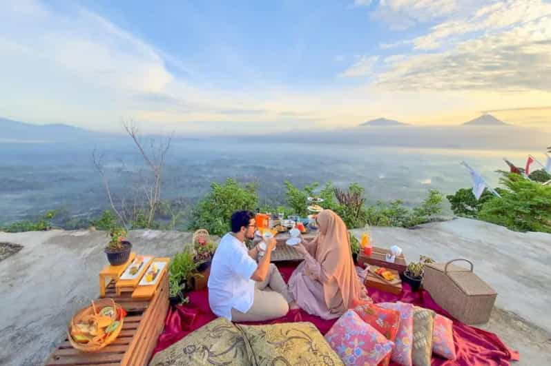 Borobudur Sunrise With Entry Fee and Luxurious Breakfast