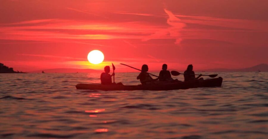 Brac Island: 3-Hour Sunset Kayaking Experience