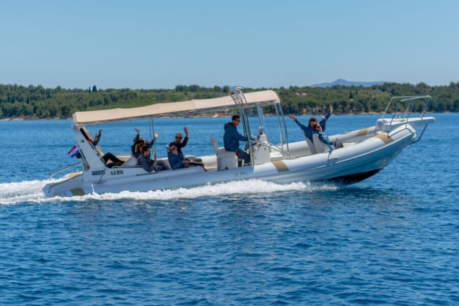 Brač: Private Boat Tour to the Blue Lagoon & Trogir