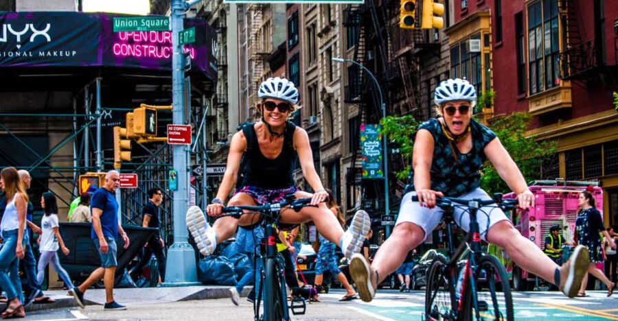 Brooklyn: Sightseeing Bike Tour With Local Guide - Tour Overview