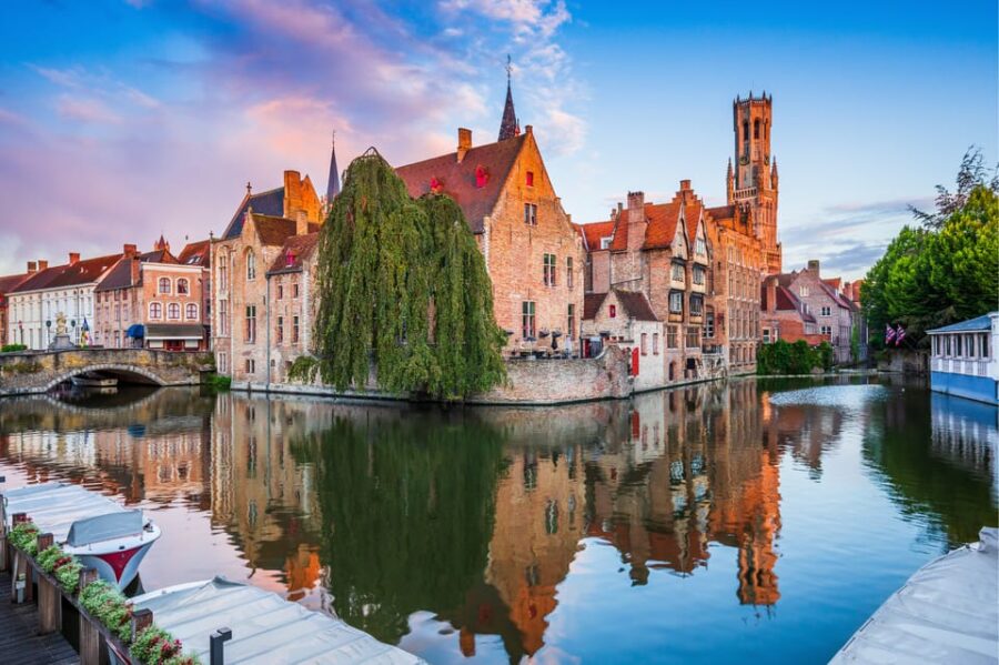Bruges: Highlights App Guided Tour With Puzzles - Tour Overview