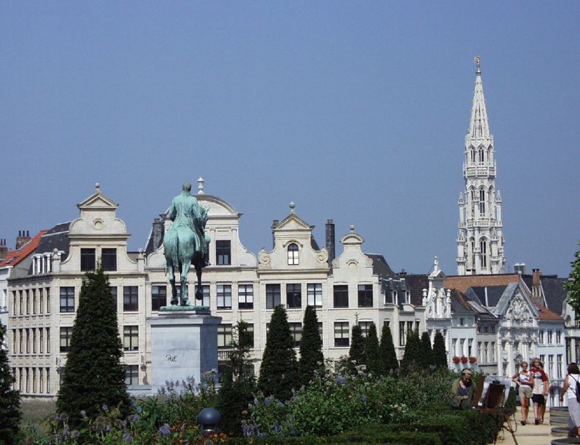 Brussels: Walking Tour From Central Station to Manneken Pis