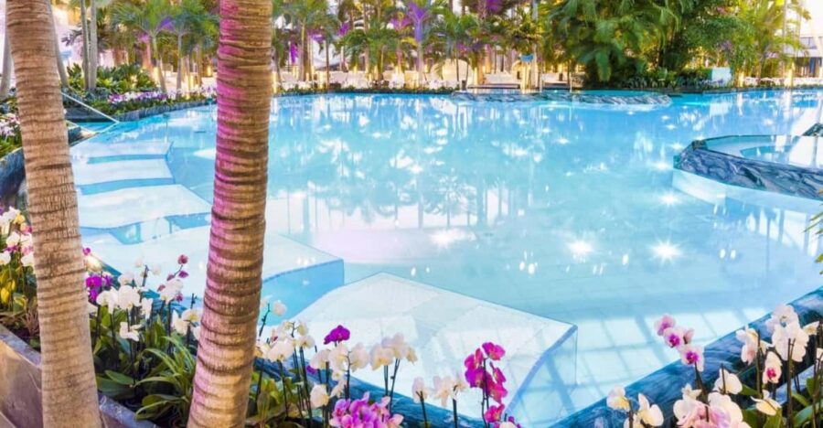 Bucharest: Bucharest Therme Transfer and Full-Day Access