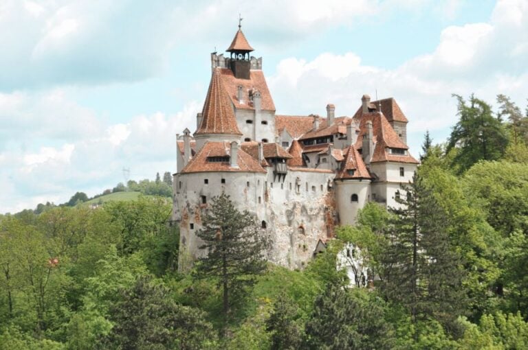 Bucharest: Dracula’s Castle, Peleș Castle & Brașov Day Trip