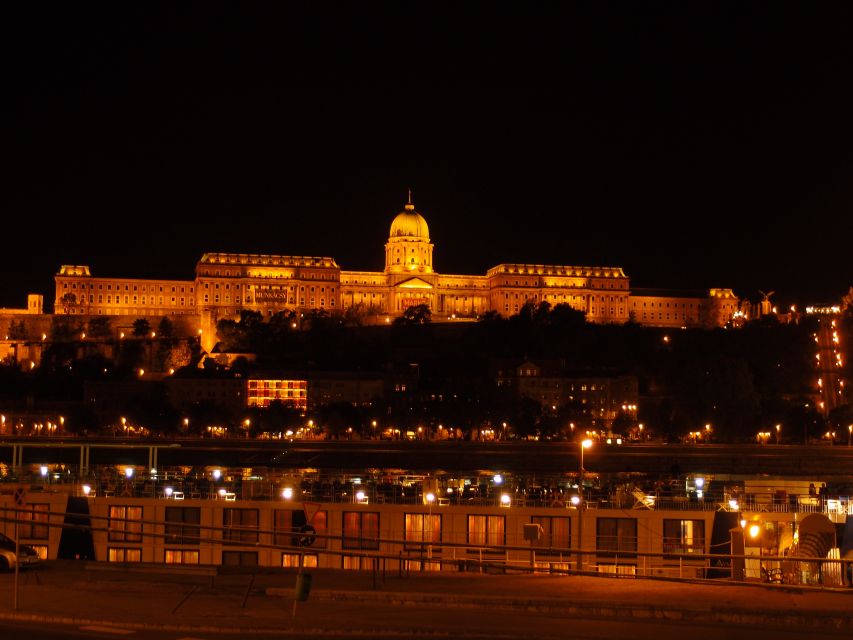 Budapest: 2-Hour Small Group Night Walking Tour