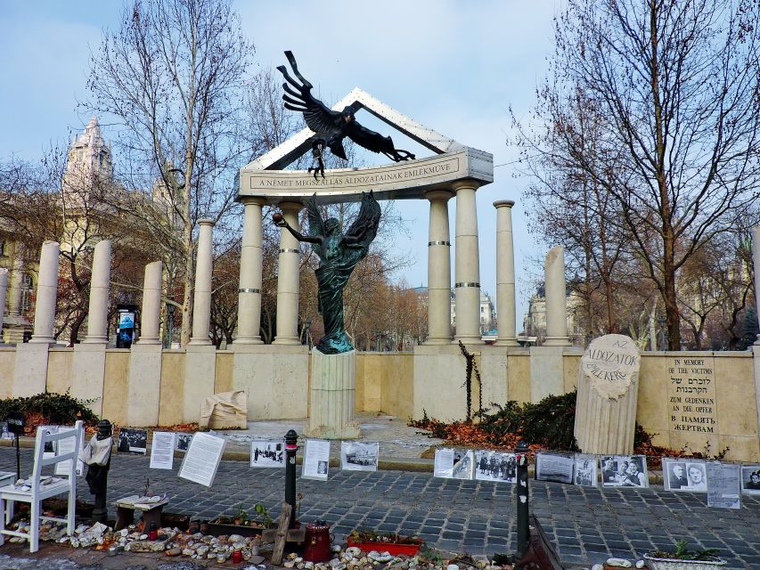 Budapest: 3-Hour Walking Tour About Communism (Small Group)