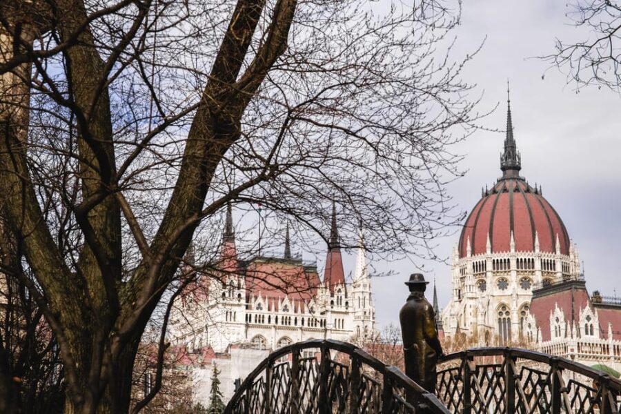 Budapest: Assist the Authorities Outdoor Escape Room Game