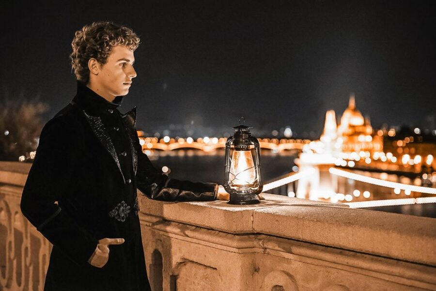 Budapest: Buda Castle District Vampires & Myths Walking Tour