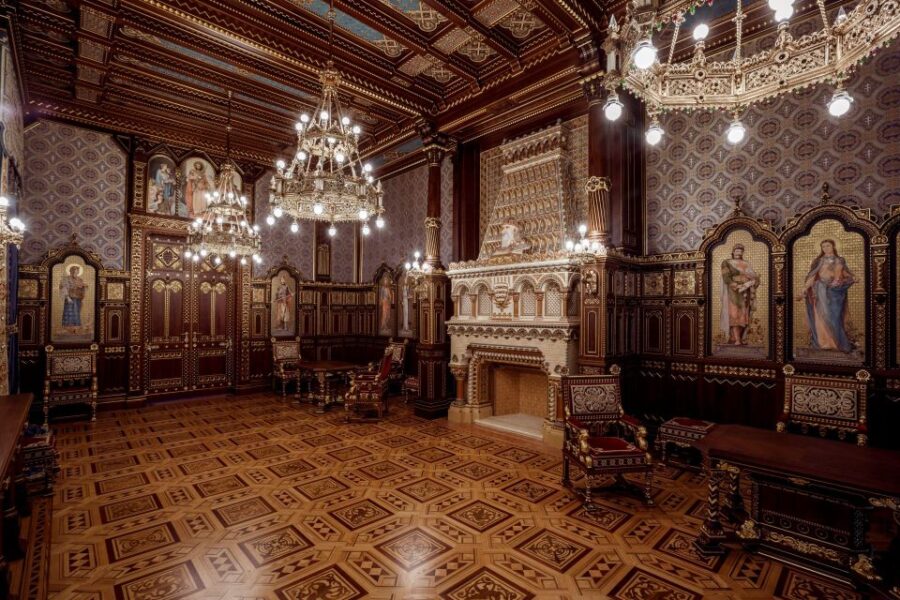 Budapest: Buda Castle Walk With Saint Stephens Hall
