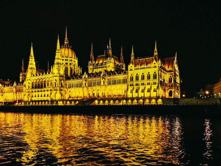 Budapest: City Highlights Cruise With Welcome Drink