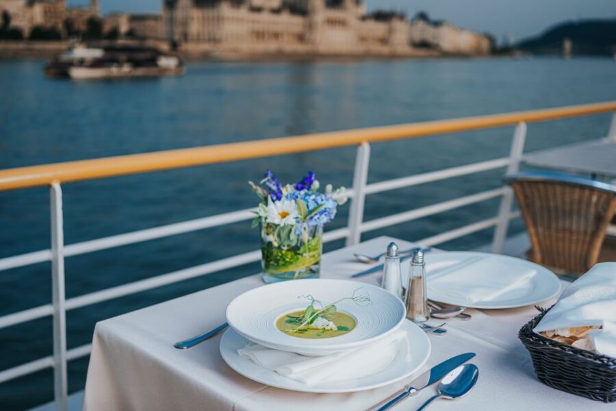 Budapest: Evening Cruise and Dinner With Welcome Drink - Cruise Duration and Pricing