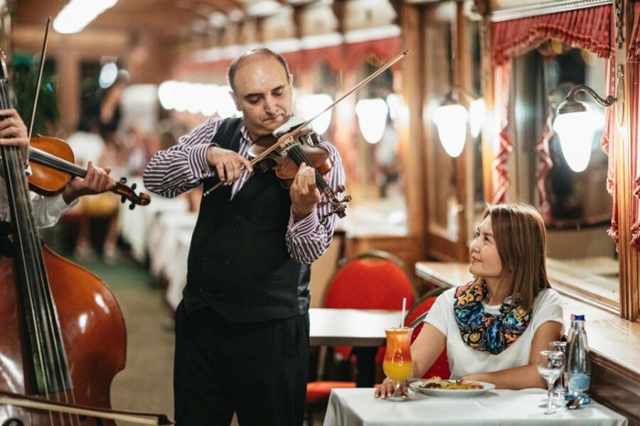 Budapest: Evening Cruise Including Drinks and Live Music