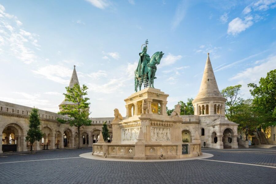 Budapest: Express Walk With a Local in 90 Minutes