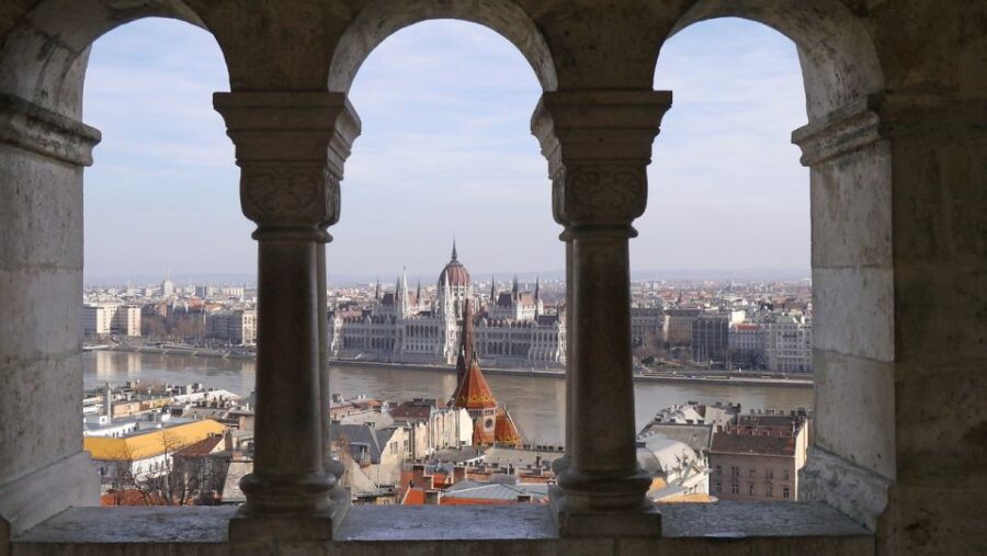 Budapest: Half-Day Highlights Small Group Private Tour - Tour Overview