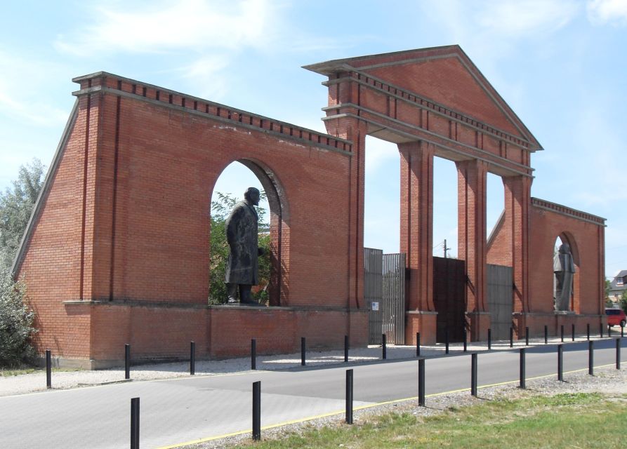 Budapest Half-Day Tour: Life Behind the Iron Curtain