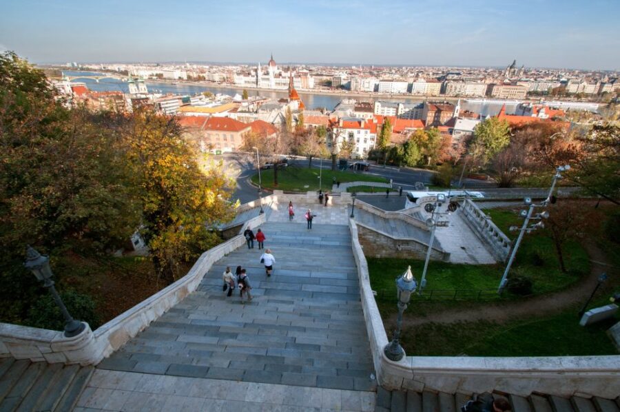 Budapest: Highlights Walking Tour With Strudel House Stop