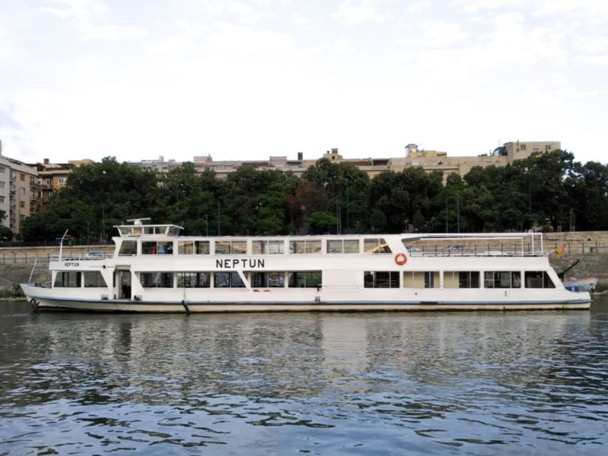 Budapest: New Year'S Eve Boat Cruise With Unlimited Drinks