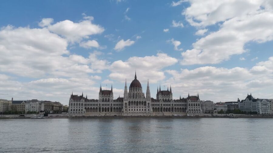 Budapest: Private Bike Tour With Bike Delivery to Hotel