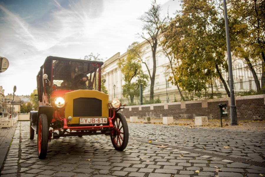 Budapest: Private City Tour by Vintage Royal Car