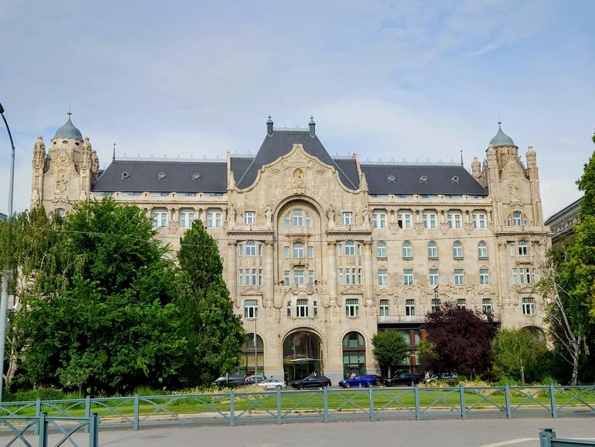 Budapest: the Two Sides of the Danube in 3 Hours, Private