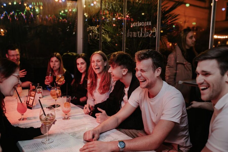Budapest: Tipsy Tour Fun Bar Crawl With a Local Guide
