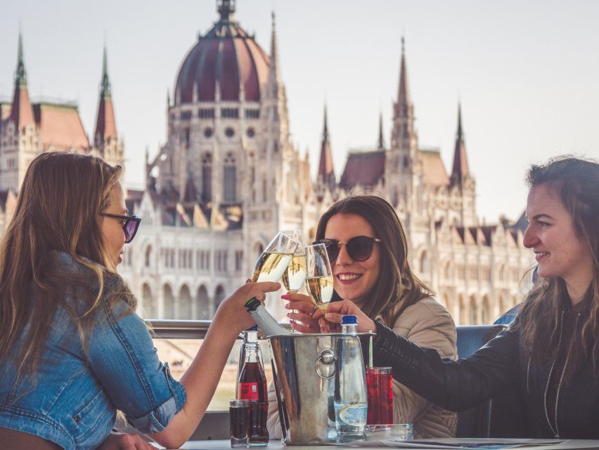 Budapest: Unlimited Prosecco and Wine Sightseeing Cruise