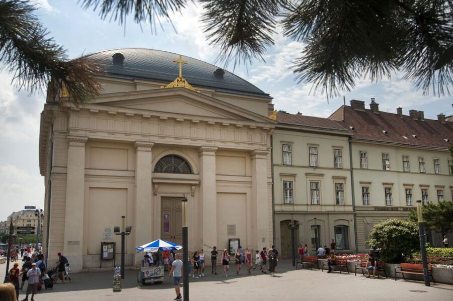Budapest Walking Tour With a Professional Local Guide