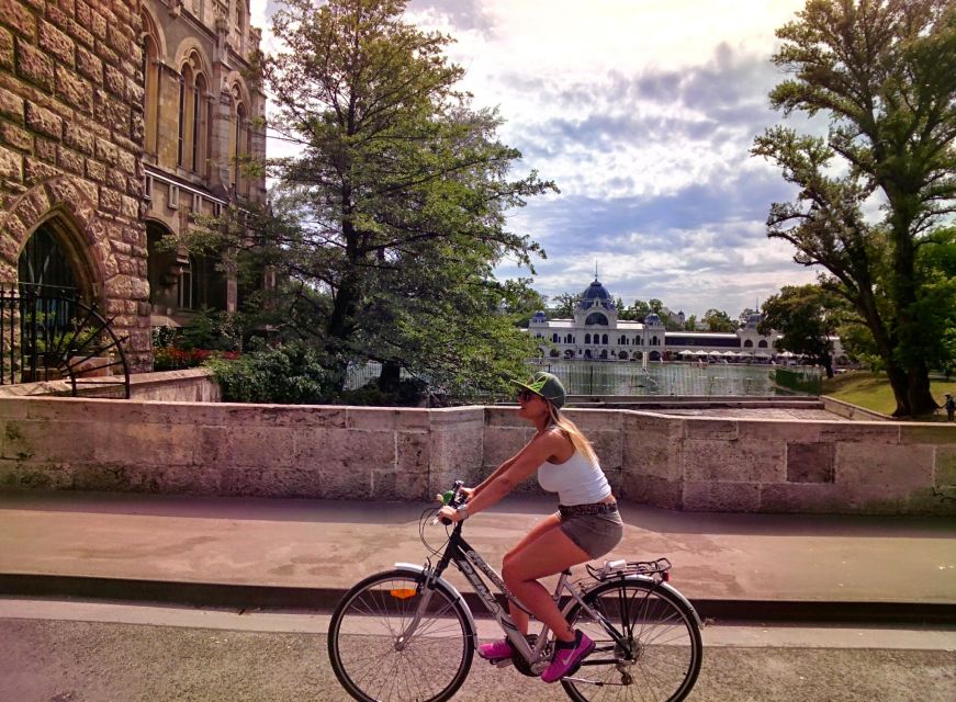 Budapest Wheels & Meals Bike Tour With a Hungarian Goulash