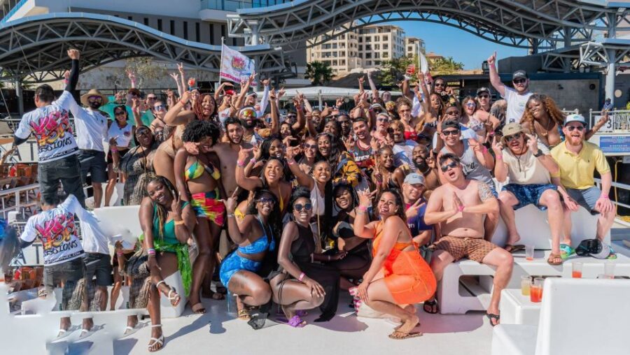 Cabo San Lucas: Adults-Only Boat Party With Drinks & Live DJ