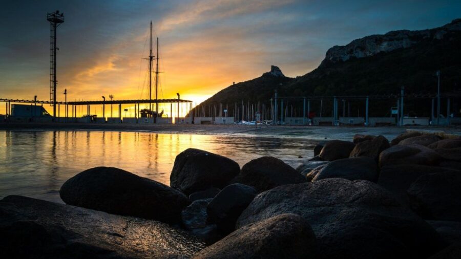 Cagliari: Private Dinghy Trip With Aperitif