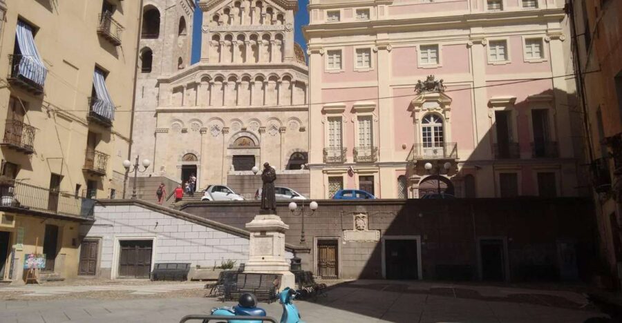 Cagliari: Self-Driven Sightseeing Private Tour by Scooter