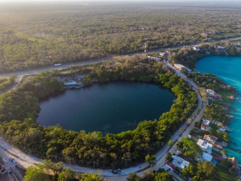 Cancun: Cenotes and Bacalar Lagoon Boat Tour With Breakfast