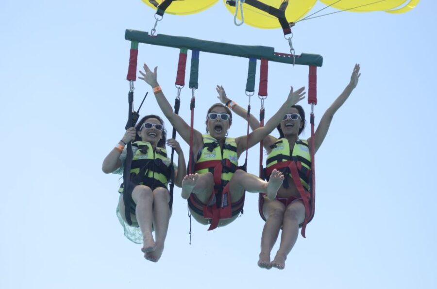 Cancun: Parasailing and Jet Ski Tour in Cancun Bay