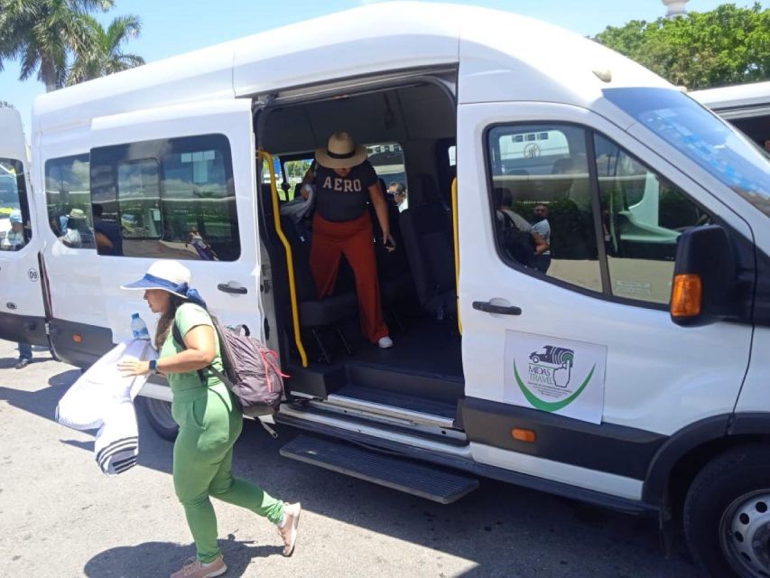 Cancun Round-Trip or One-Way Transfer to Puerto Aventuras