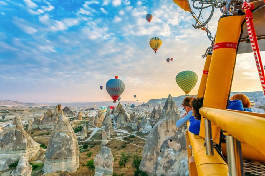 Cappadocia: Fairy Chimneys Balloon Flight With Breakfast