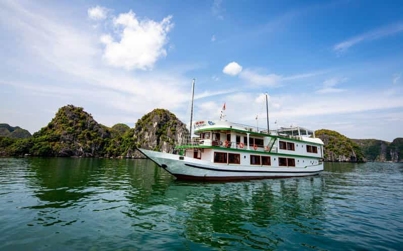 Cat Ba: Lan Ha Bay Cozy Cruise 2D ,Small Group, Bike, Kayak
