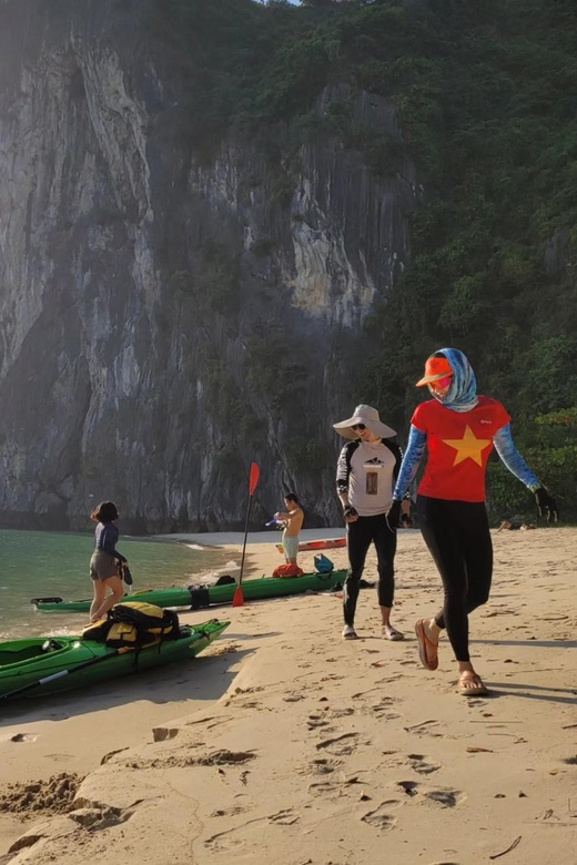 Cat Ba_Kayaking Exploring Lan Ha Bay and Ba Trai Dao