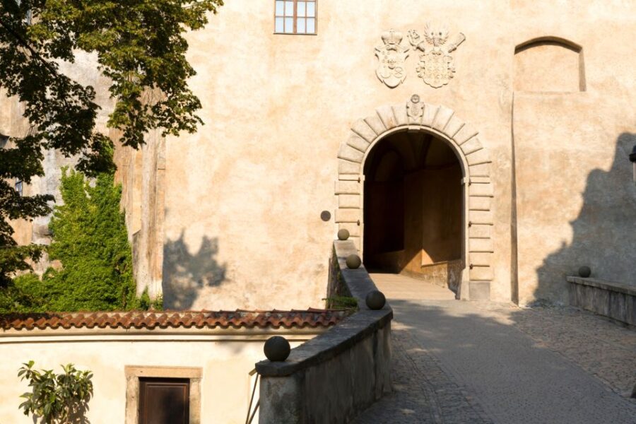 Cesky Krumlov: First Discovery Walk and Reading Walking Tour - Tour Overview and Booking Details