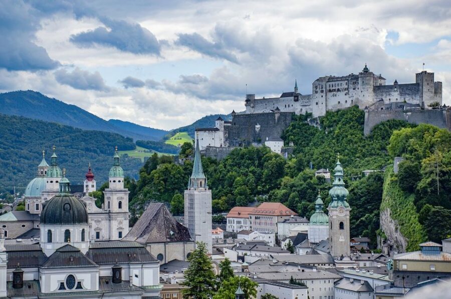 Cesky Krumlov: Private One-Way Transfer to Salzburg
