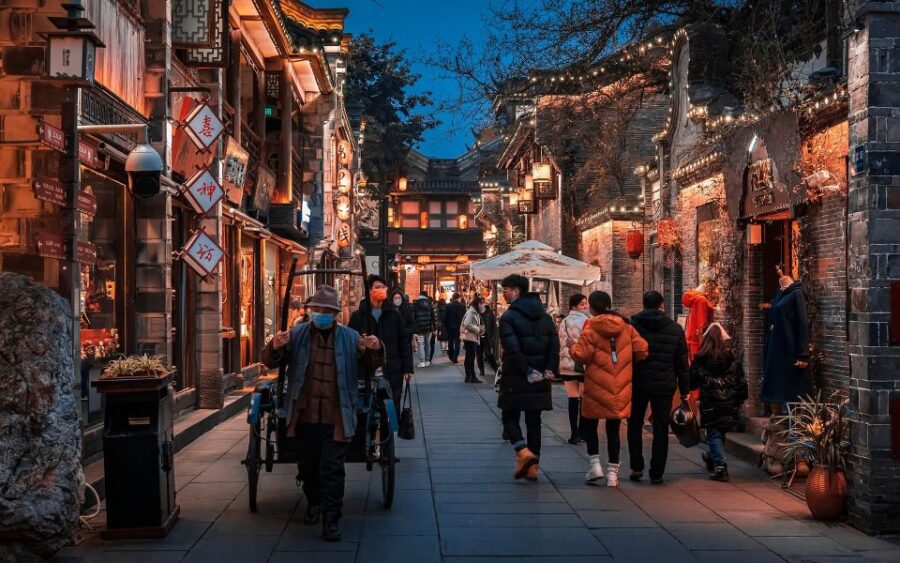 Chengdu: Illuminated Night Tour With Sichuan Opera or Hotpot - Tour Overview