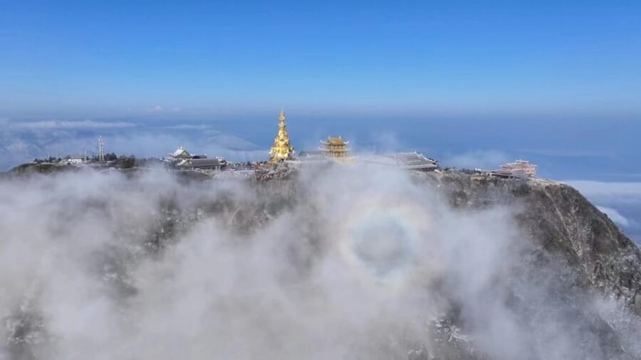 Chengdu: Leshan Buddha and Emeishan Guided 2-Day Trip