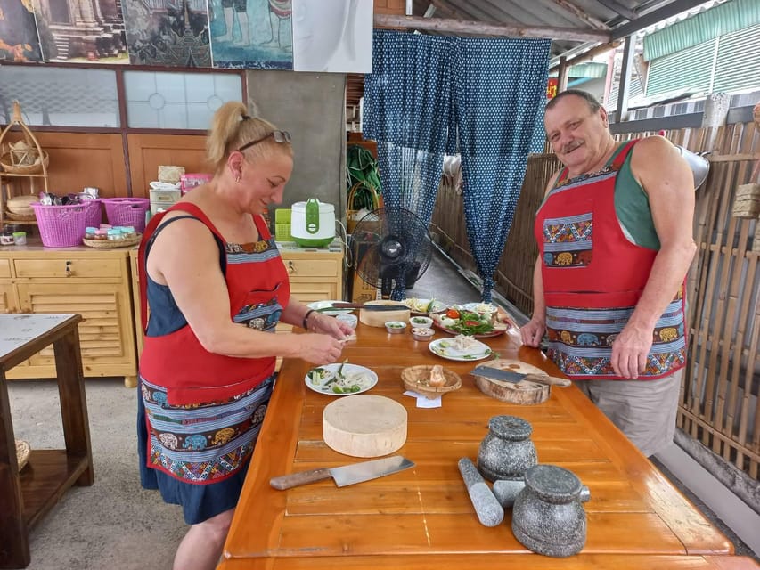 Chiang Mai : Small Group Thai Cooking Class With Market Tour
