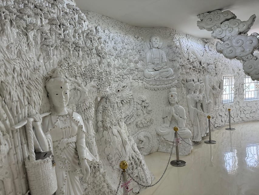 Chiang Rai: Famous Temples & Lalita Cafe’ | Private Tour
