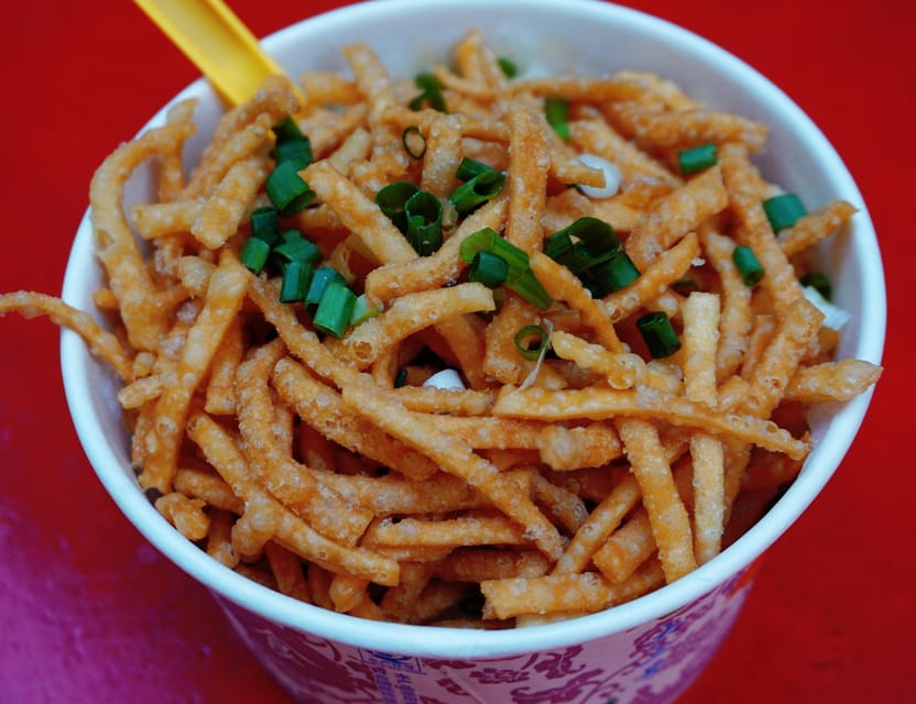 Chongqing: 4 Hour Walking Historical Local Food Tour