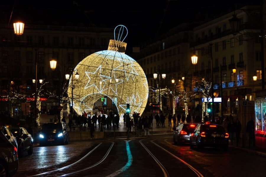 Christmas Lights Creative Photography in Lisbon - Activity Overview