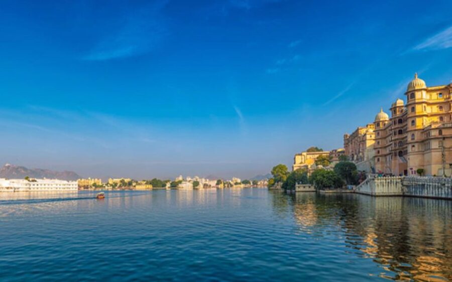 City Palace: Vintage Car Museum & Crystal Gallery Half-Day - Itinerary Details
