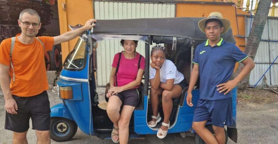 Colombo: Sightseeing Personal City Tour by Tuk Tuk