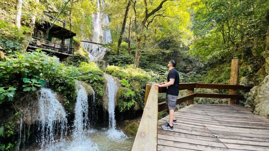 Combo: Waterfalls and Groutes With Transfers and Tickets