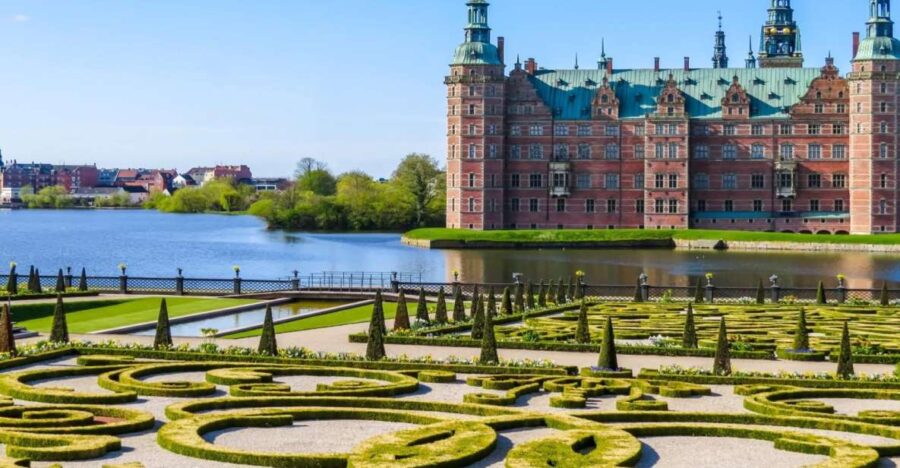 Copenhagen Day Trip to Frederiksborg Castle by Private Car