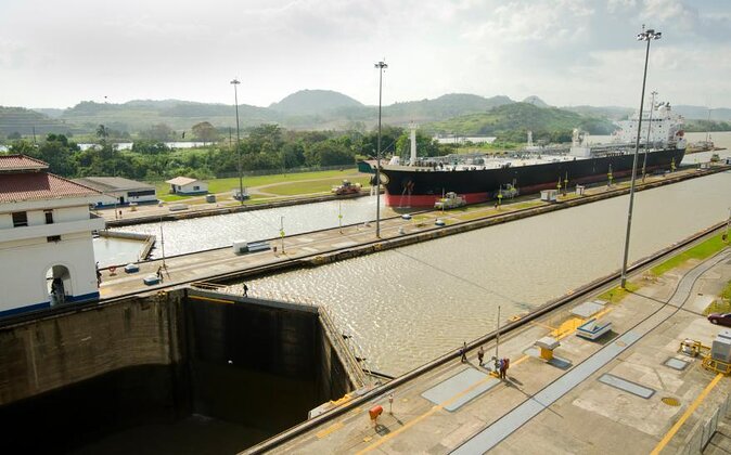Cruiseline Excursion Colon: Panama City Tour and Miraflores Locks